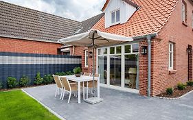Ferienhaus Hafenkiste, Zentrale Und Ruhige Lage